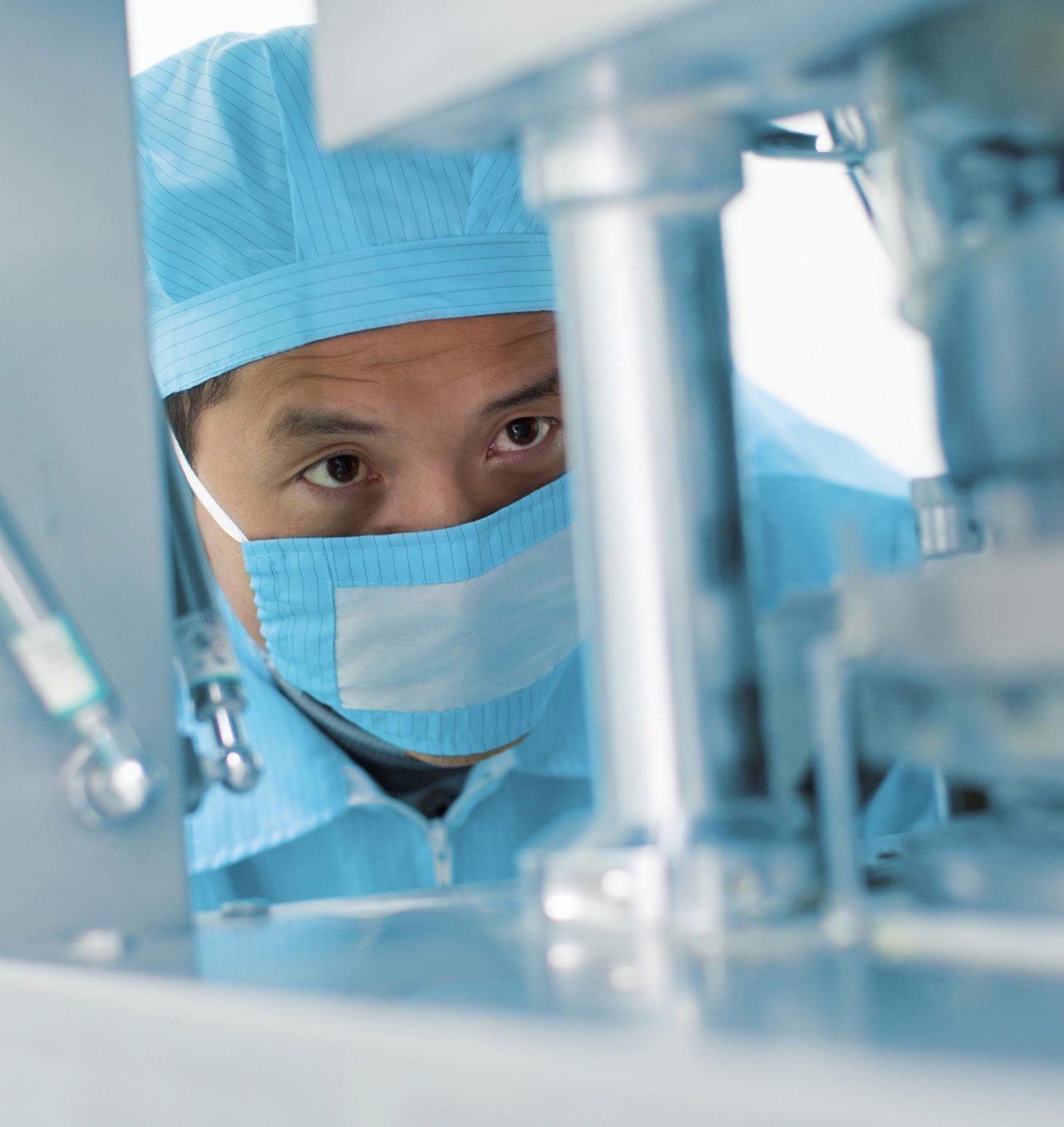 Doctor screens for colorectal cancer 