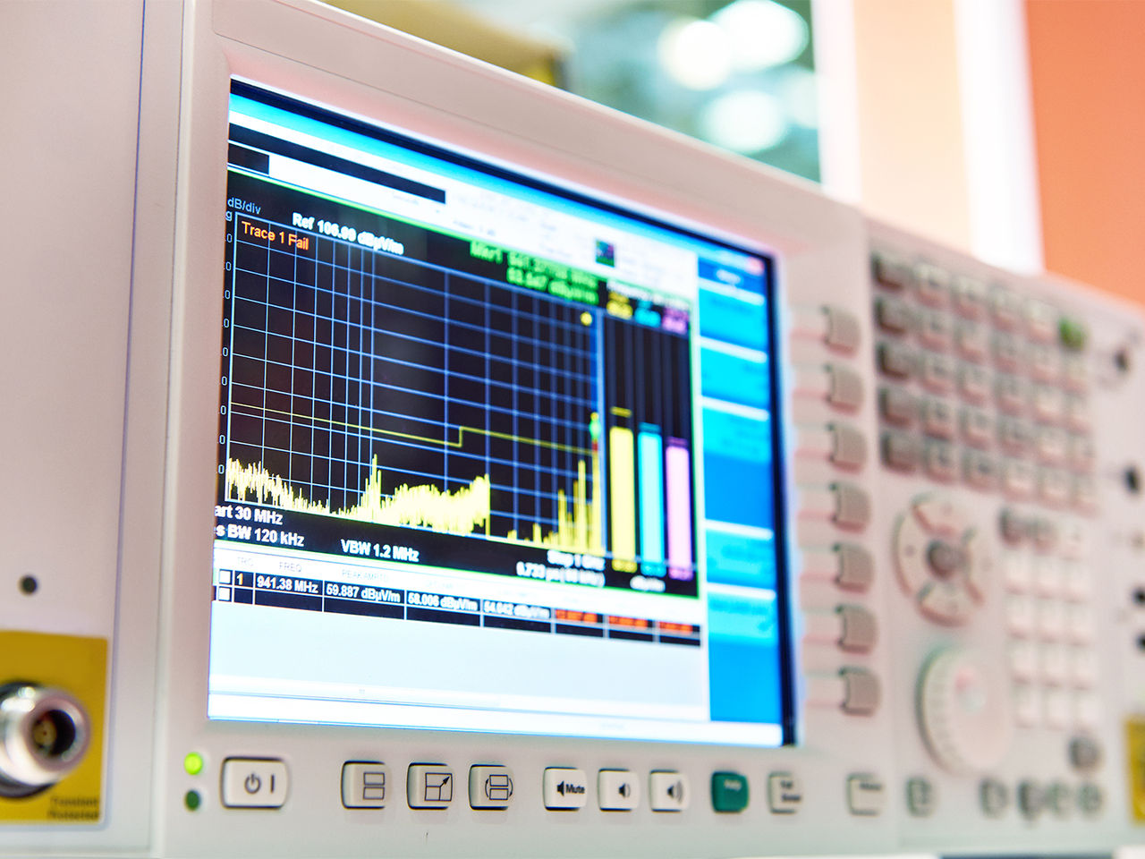An electromagnetic field receiver for measurement.