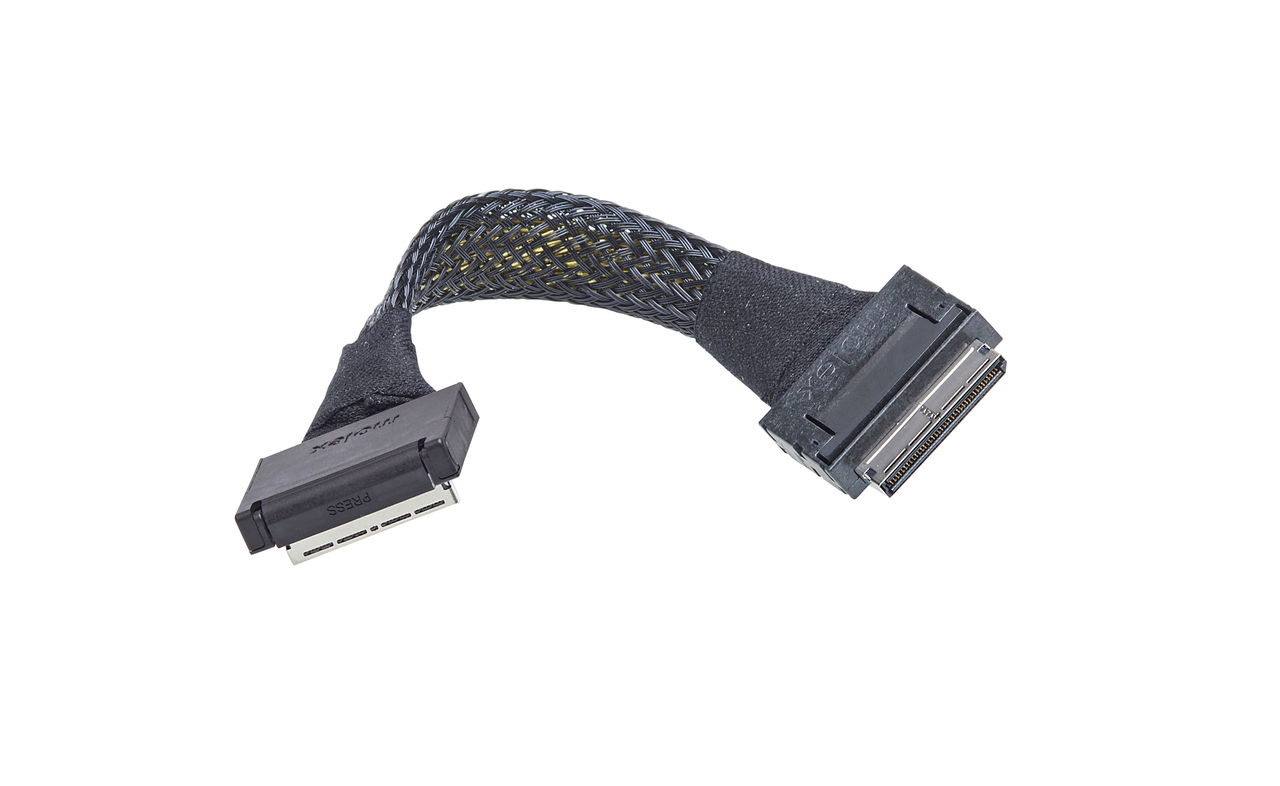 Nano-Pitch I/O Connectors for VR Headsets and Controllers 